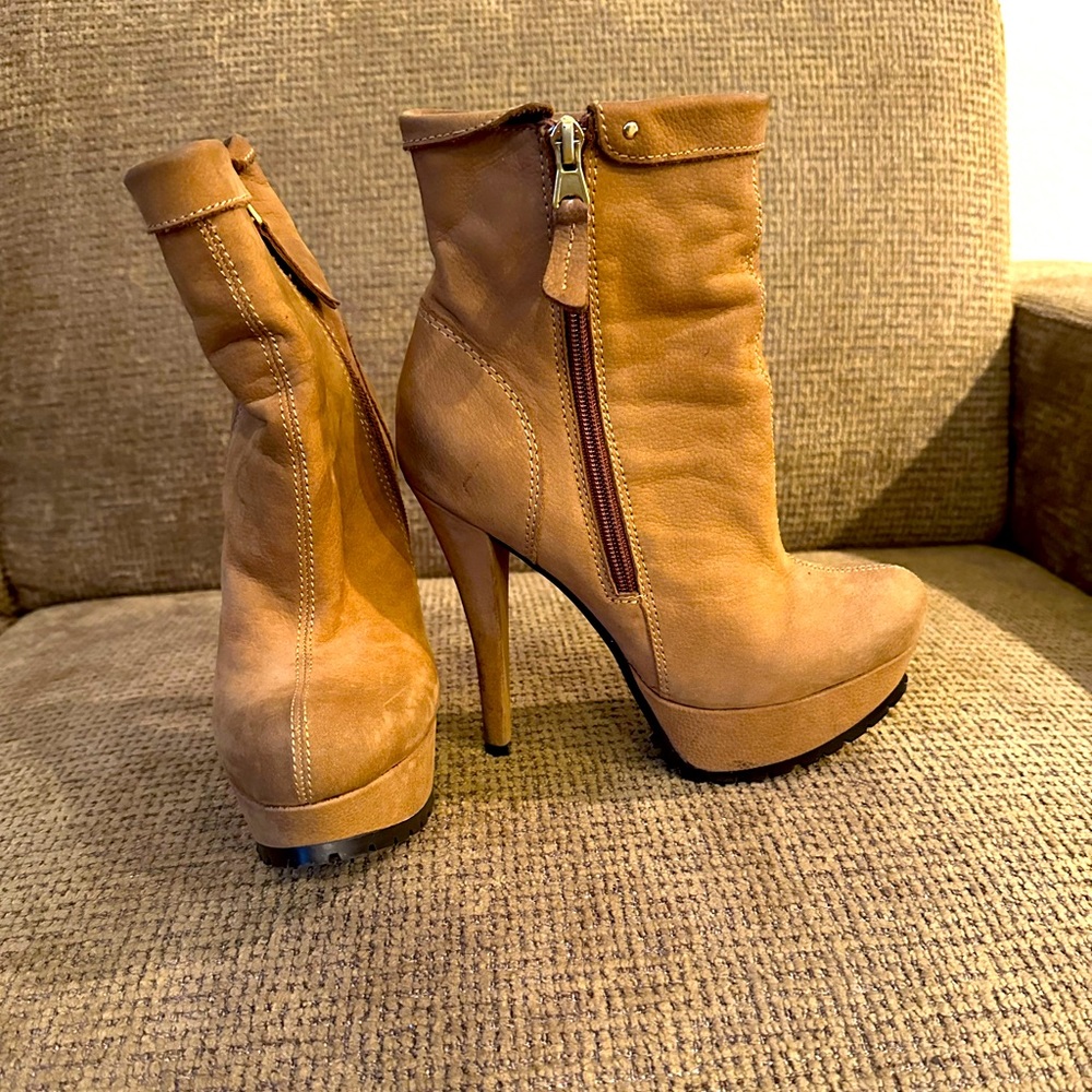 Distressed platform ankle bootie - Picture 4 of 5